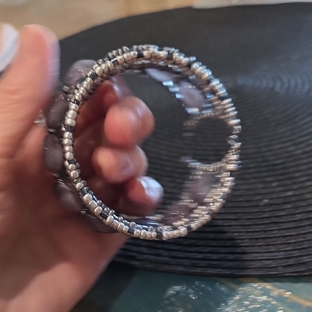 Elegant‎ Silver and Purple Beaded Bracelet - Picture 5 of 6